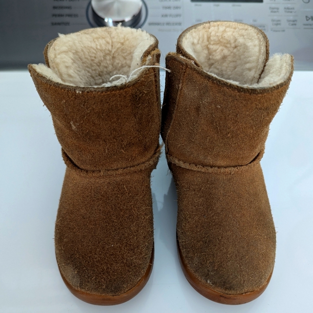 Toddler keelan UGGs size 7 brown
